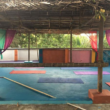 Mk Gardens Surf & Yoga House Hotel Varkala Exterior photo